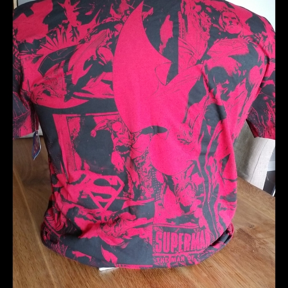 T is size Large - Picture 2 of 4